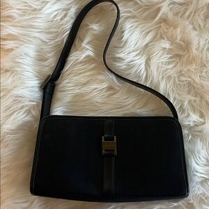 Beautiful Bag in black smooth canvas-like 
Thick material!